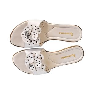 LAST CHANCE OFFER** Ipanema White Leather Floral Sandals